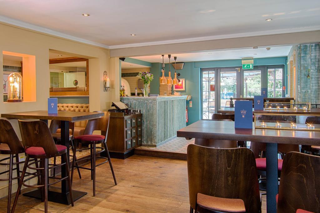 Hotel The Curious Pig In The Parlour à Burstow Extérieur photo